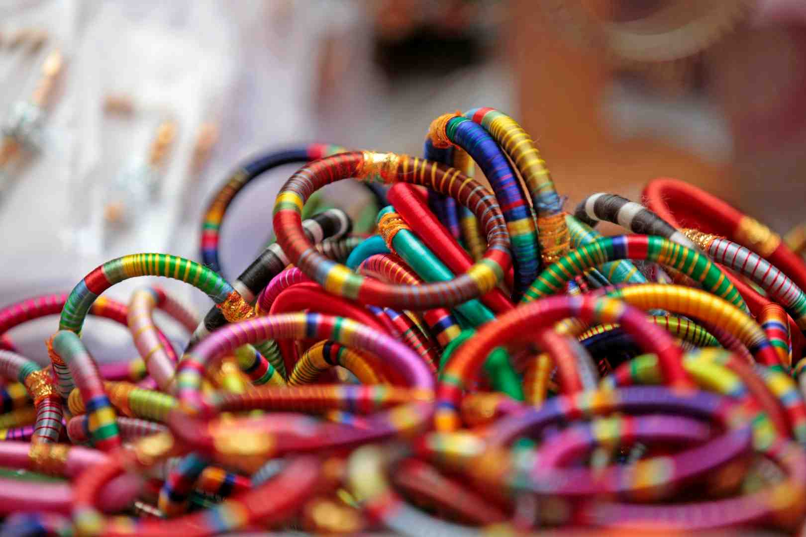 Handcrafted Bangels Rajasthan - Quality Assurance, Image Credit : Pyrp Vingeran